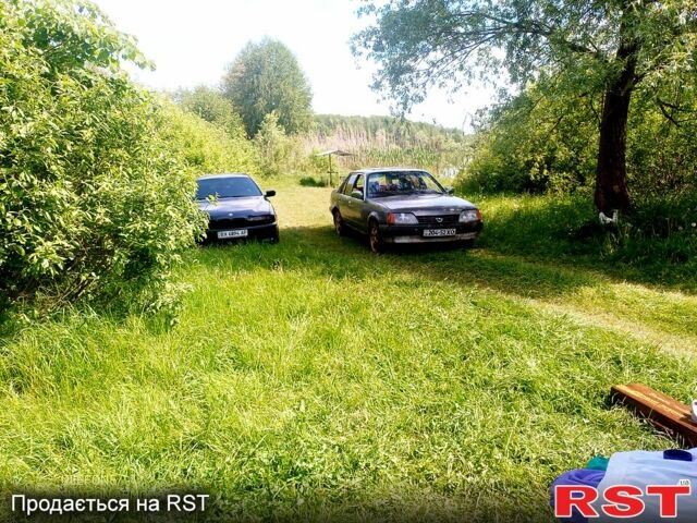 Серый Опель Рекорд, объемом двигателя 2 л и пробегом 0 тыс. км за 600 $, фото 5 на Automoto.ua