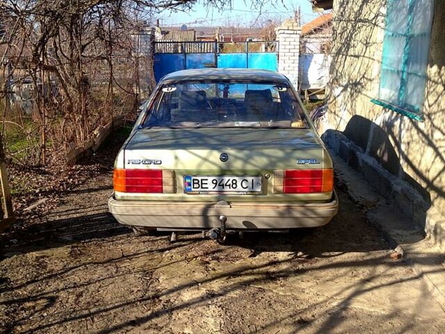 Зеленый Опель Рекорд, объемом двигателя 2 л и пробегом 356 тыс. км за 1150 $, фото 1 на Automoto.ua