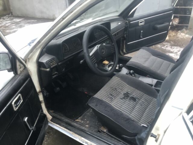 Білий Опель Рекорд, об'ємом двигуна 1.9 л та пробігом 300 тис. км за 750 $, фото 13 на Automoto.ua