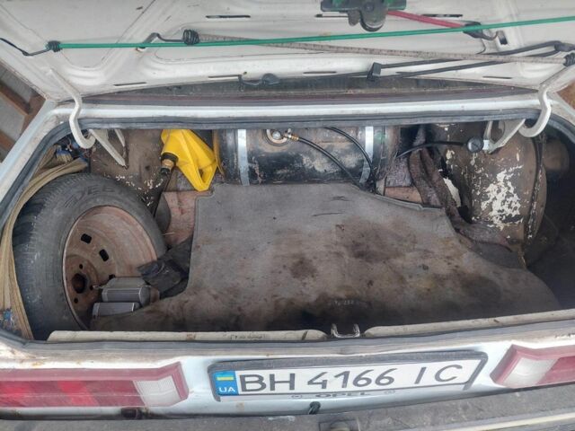 Білий Опель Рекорд, об'ємом двигуна 1.9 л та пробігом 300 тис. км за 250 $, фото 8 на Automoto.ua