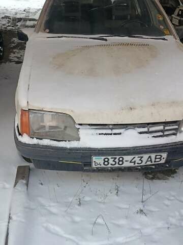 Белый Опель Рекорд, объемом двигателя 1 л и пробегом 220 тыс. км за 419 $, фото 7 на Automoto.ua