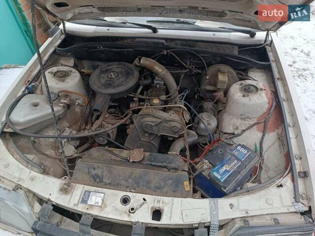 Белый Опель Рекорд, объемом двигателя 1.8 л и пробегом 250 тыс. км за 800 $, фото 10 на Automoto.ua