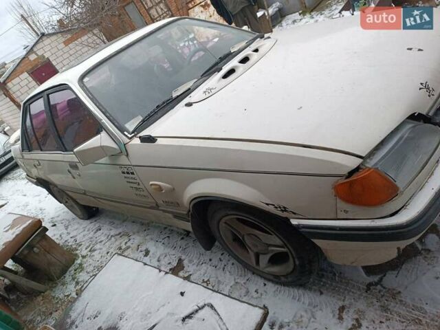 Белый Опель Рекорд, объемом двигателя 1.8 л и пробегом 250 тыс. км за 800 $, фото 2 на Automoto.ua