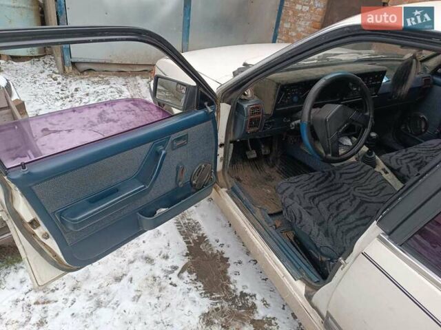 Белый Опель Рекорд, объемом двигателя 1.8 л и пробегом 250 тыс. км за 800 $, фото 6 на Automoto.ua