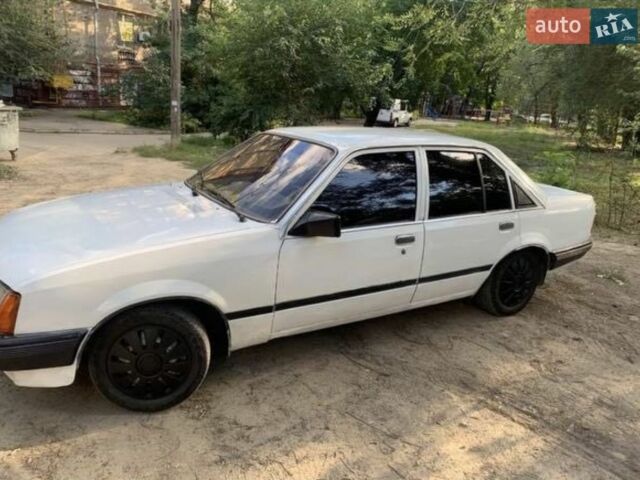 Білий Опель Рекорд, об'ємом двигуна 2.2 л та пробігом 160 тис. км за 1500 $, фото 5 на Automoto.ua
