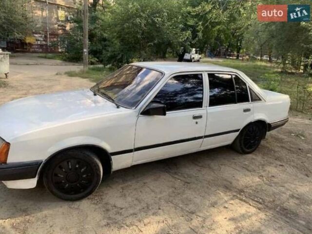 Білий Опель Рекорд, об'ємом двигуна 2.2 л та пробігом 160 тис. км за 1500 $, фото 5 на Automoto.ua