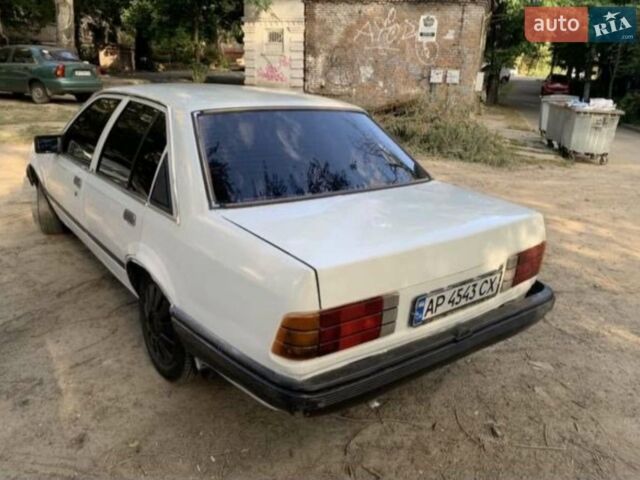 Білий Опель Рекорд, об'ємом двигуна 2.2 л та пробігом 160 тис. км за 1500 $, фото 6 на Automoto.ua