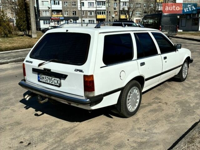 Белый Опель Рекорд, объемом двигателя 2 л и пробегом 285 тыс. км за 1200 $, фото 4 на Automoto.ua