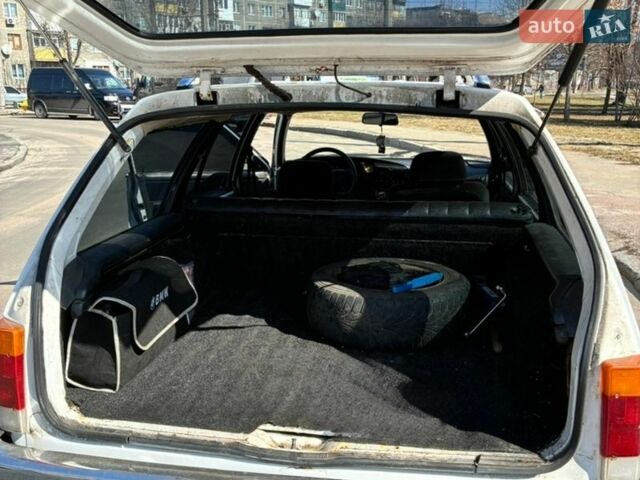 Белый Опель Рекорд, объемом двигателя 2 л и пробегом 285 тыс. км за 1200 $, фото 8 на Automoto.ua