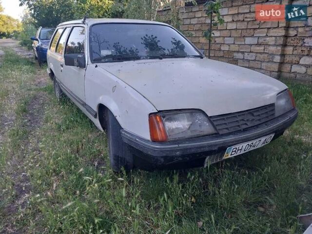 Белый Опель Рекорд, объемом двигателя 1.8 л и пробегом 350 тыс. км за 450 $, фото 5 на Automoto.ua