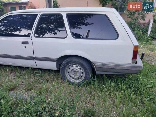 Белый Опель Рекорд, объемом двигателя 1.8 л и пробегом 350 тыс. км за 450 $, фото 6 на Automoto.ua