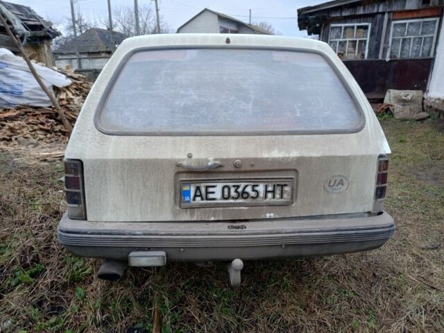 Белый Опель Рекорд, объемом двигателя 2 л и пробегом 600 тыс. км за 712 $, фото 2 на Automoto.ua