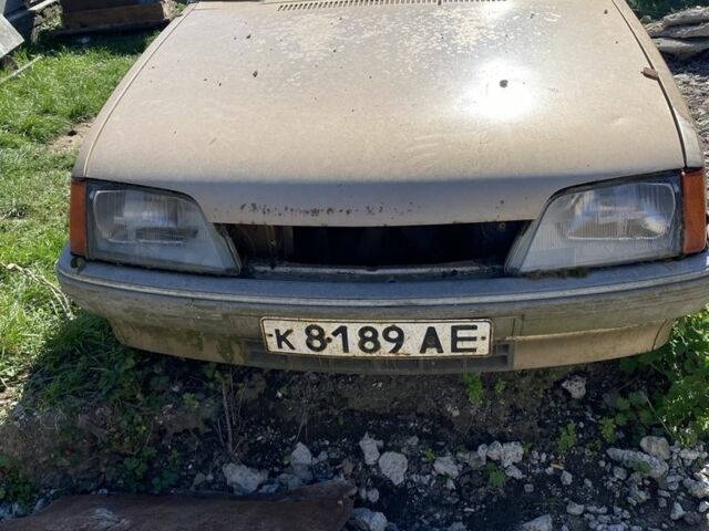 Бежевий Опель Рекорд, об'ємом двигуна 2 л та пробігом 200 тис. км за 350 $, фото 1 на Automoto.ua