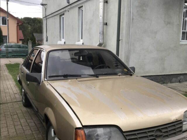 Бежевый Опель Рекорд, объемом двигателя 0 л и пробегом 100 тыс. км за 600 $, фото 1 на Automoto.ua