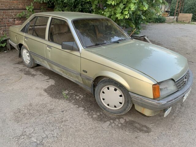 Бежевий Опель Рекорд, об'ємом двигуна 2 л та пробігом 300 тис. км за 475 $, фото 1 на Automoto.ua