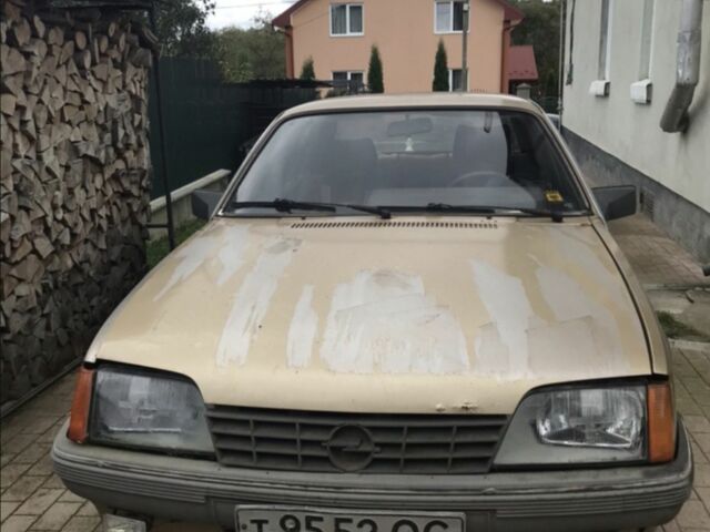 Бежевый Опель Рекорд, объемом двигателя 0 л и пробегом 100 тыс. км за 600 $, фото 2 на Automoto.ua