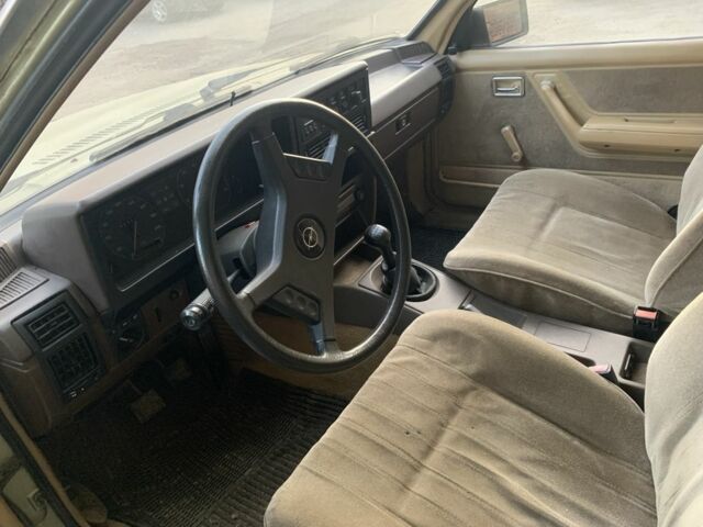 Бежевий Опель Рекорд, об'ємом двигуна 2 л та пробігом 300 тис. км за 475 $, фото 6 на Automoto.ua