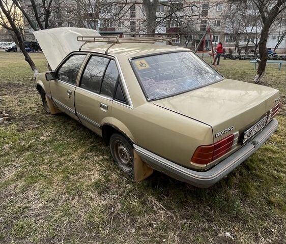 Бежевий Опель Рекорд, об'ємом двигуна 0 л та пробігом 350 тис. км за 397 $, фото 13 на Automoto.ua