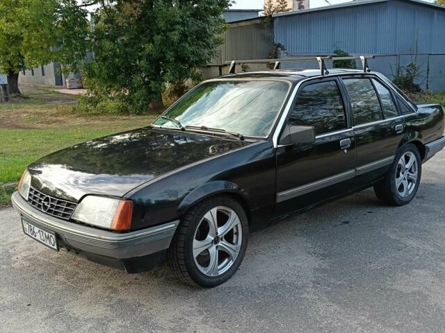 Черный Опель Рекорд, объемом двигателя 2 л и пробегом 1000 тыс. км за 955 $, фото 1 на Automoto.ua