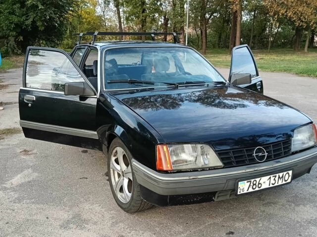 Черный Опель Рекорд, объемом двигателя 2 л и пробегом 1000 тыс. км за 955 $, фото 9 на Automoto.ua