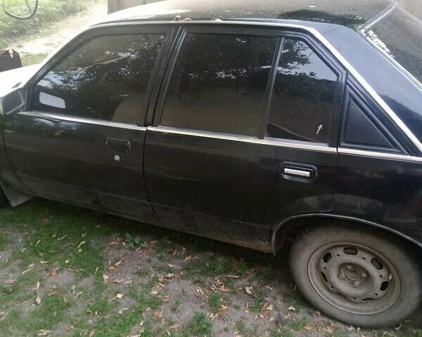 Черный Опель Рекорд, объемом двигателя 1.77 л и пробегом 921 тыс. км за 900 $, фото 8 на Automoto.ua