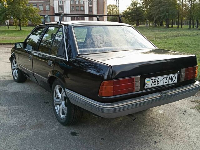 Черный Опель Рекорд, объемом двигателя 2 л и пробегом 1000 тыс. км за 955 $, фото 2 на Automoto.ua