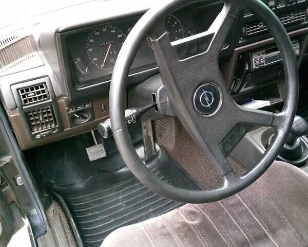 Чорний Опель Рекорд, об'ємом двигуна 2.2 л та пробігом 50 тис. км за 1600 $, фото 5 на Automoto.ua