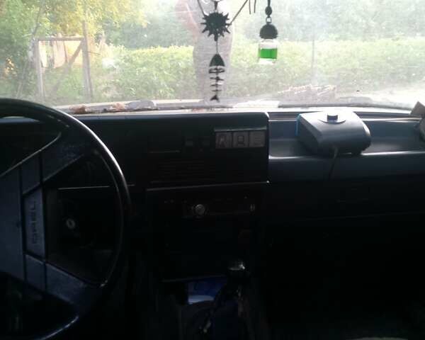 Черный Опель Рекорд, объемом двигателя 1.77 л и пробегом 921 тыс. км за 900 $, фото 1 на Automoto.ua