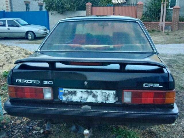 Коричневый Опель Рекорд, объемом двигателя 2 л и пробегом 200 тыс. км за 800 $, фото 1 на Automoto.ua