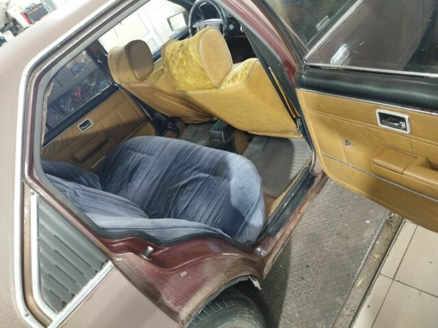 Коричневый Опель Рекорд, объемом двигателя 2 л и пробегом 250 тыс. км за 750 $, фото 4 на Automoto.ua