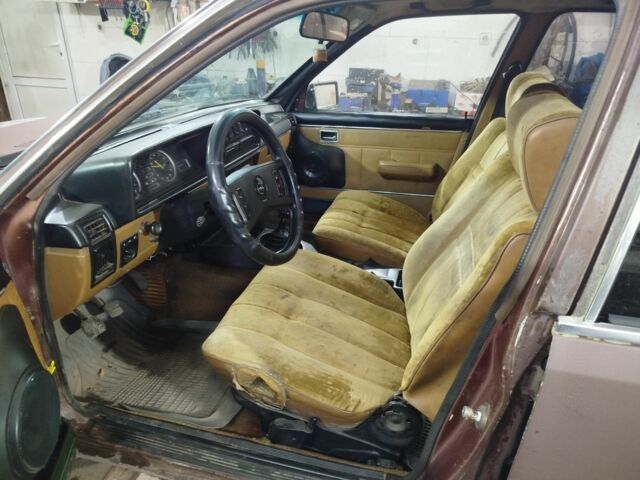 Коричневый Опель Рекорд, объемом двигателя 2 л и пробегом 250 тыс. км за 750 $, фото 5 на Automoto.ua