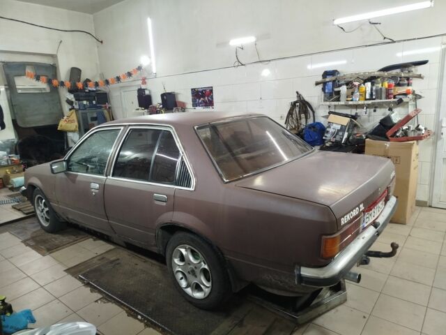 Коричневый Опель Рекорд, объемом двигателя 2 л и пробегом 250 тыс. км за 750 $, фото 2 на Automoto.ua