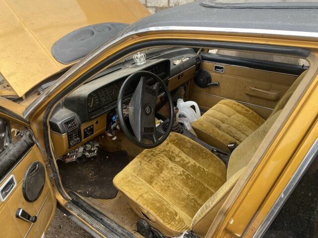 Коричневий Опель Рекорд, об'ємом двигуна 0 л та пробігом 100 тис. км за 500 $, фото 2 на Automoto.ua