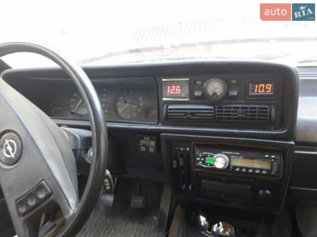 Коричневий Опель Рекорд, об'ємом двигуна 2 л та пробігом 250 тис. км за 850 $, фото 4 на Automoto.ua