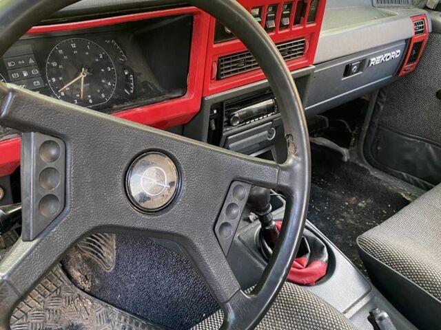 Коричневий Опель Рекорд, об'ємом двигуна 2.3 л та пробігом 90 тис. км за 512 $, фото 3 на Automoto.ua