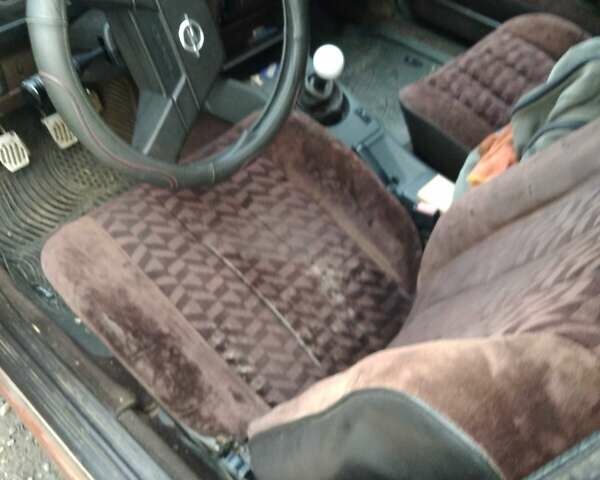 Коричневый Опель Рекорд, объемом двигателя 2.2 л и пробегом 400 тыс. км за 900 $, фото 5 на Automoto.ua