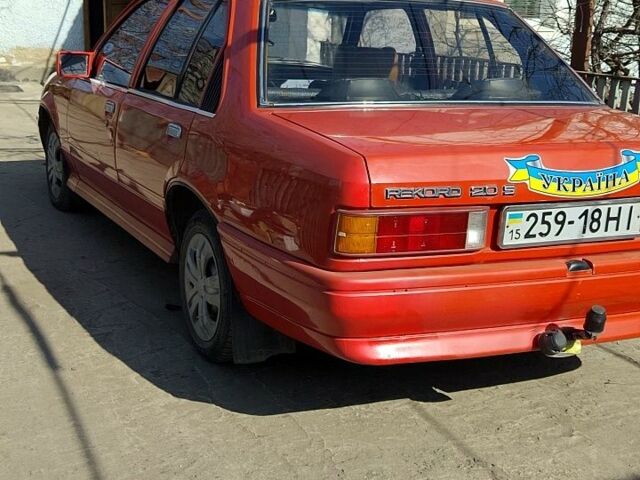 Красный Опель Рекорд, объемом двигателя 2 л и пробегом 1000 тыс. км за 1200 $, фото 10 на Automoto.ua
