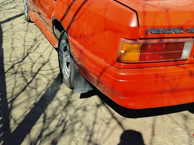 Червоний Опель Рекорд, об'ємом двигуна 2 л та пробігом 1000 тис. км за 1162 $, фото 4 на Automoto.ua