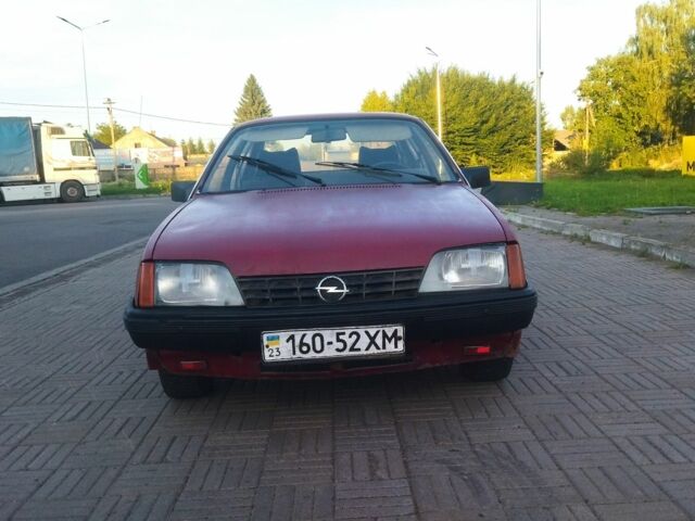 Красный Опель Рекорд, объемом двигателя 2 л и пробегом 333 тыс. км за 888 $, фото 3 на Automoto.ua