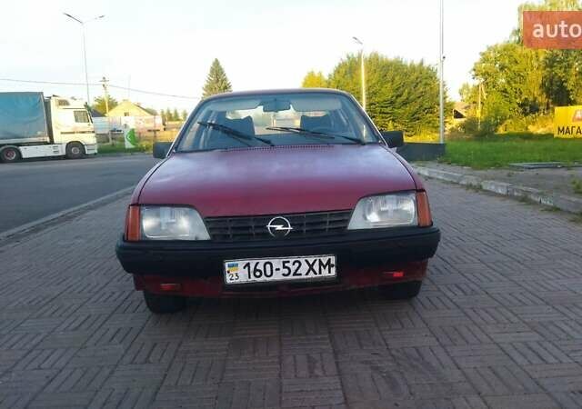 Красный Опель Рекорд, объемом двигателя 1.8 л и пробегом 333 тыс. км за 777 $, фото 4 на Automoto.ua