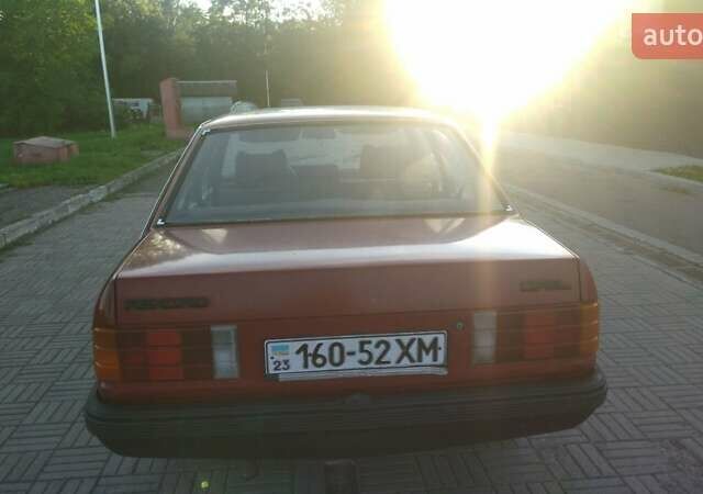 Красный Опель Рекорд, объемом двигателя 1.8 л и пробегом 333 тыс. км за 777 $, фото 1 на Automoto.ua