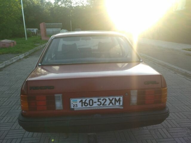 Красный Опель Рекорд, объемом двигателя 2 л и пробегом 333 тыс. км за 888 $, фото 2 на Automoto.ua