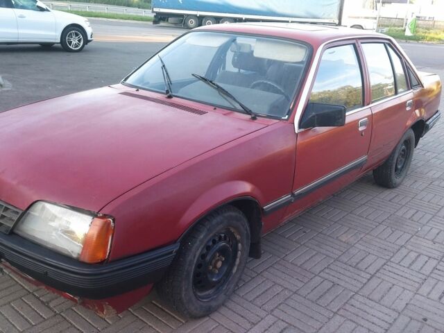 Красный Опель Рекорд, объемом двигателя 2 л и пробегом 333 тыс. км за 888 $, фото 4 на Automoto.ua