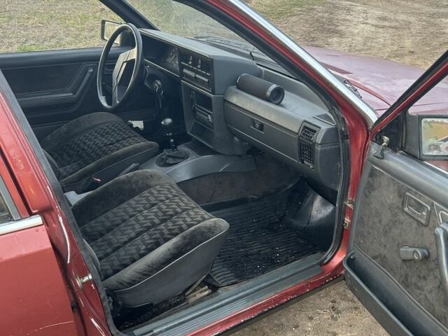 Красный Опель Рекорд, объемом двигателя 2 л и пробегом 3 тыс. км за 406 $, фото 5 на Automoto.ua