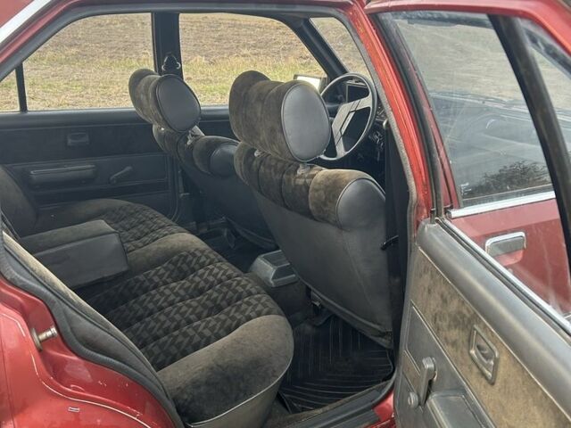 Красный Опель Рекорд, объемом двигателя 2 л и пробегом 3 тыс. км за 406 $, фото 4 на Automoto.ua