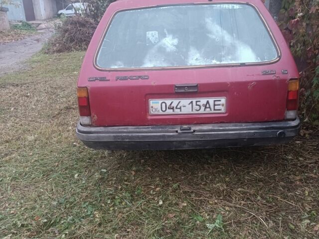 Червоний Опель Рекорд, об'ємом двигуна 2 л та пробігом 250 тис. км за 240 $, фото 5 на Automoto.ua