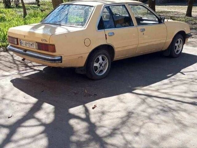 Желтый Опель Рекорд, объемом двигателя 2 л и пробегом 42 тыс. км за 448 $, фото 4 на Automoto.ua