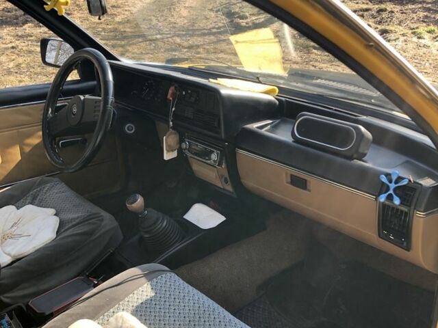 Жовтий Опель Рекорд, об'ємом двигуна 1.9 л та пробігом 3 тис. км за 994 $, фото 5 на Automoto.ua