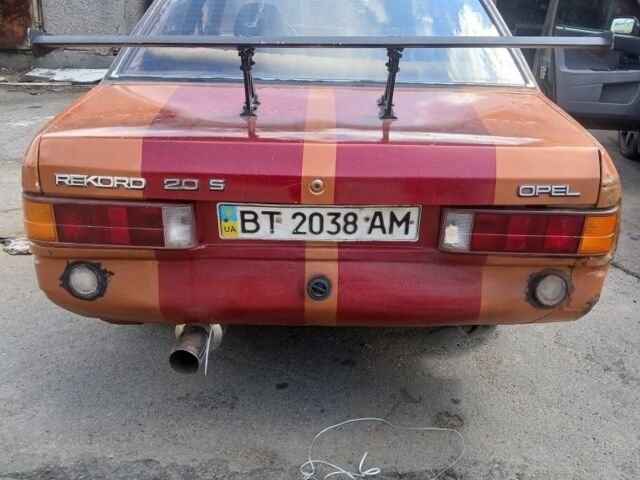 Желтый Опель Рекорд, объемом двигателя 2 л и пробегом 100 тыс. км за 532 $, фото 5 на Automoto.ua