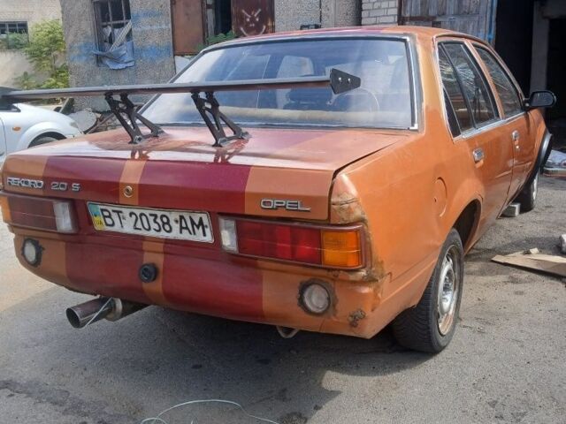 Желтый Опель Рекорд, объемом двигателя 2 л и пробегом 100 тыс. км за 532 $, фото 6 на Automoto.ua